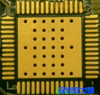 這是最不好的通孔設(shè)計，貫穿通孔直接擺放于QFN的接地散熱墊上，制造上無法確保其錫量，也就無法確保焊接良好。