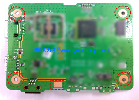 雷射后。使用雷射(Laser)去除綠漆后的效果。