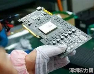 在當(dāng)前的產(chǎn)業(yè)鏈整合和協(xié)同發(fā)展創(chuàng)新的戰(zhàn)略轉(zhuǎn)型期，PCB高密度化和PCB新功能化和智能化，輕、薄、細(xì)、小的發(fā)展帶來的產(chǎn)品散熱、精密布局、封裝設(shè)計等也為上游CCL產(chǎn)業(yè)的創(chuàng)新提出了更為嚴(yán)苛的要求。