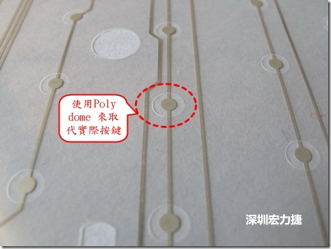 仔細(xì)看下面的第一張圖片，在圓形的節(jié)點(diǎn)旁邊有個(gè)圓形的開(kāi)口，這個(gè)開(kāi)口墊高了鍵盤(pán)按鍵的接觸點(diǎn)線路。