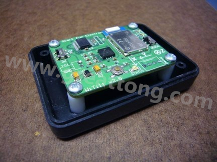 熱熔膠的牢固程度，對于非高振動的應(yīng)用來說已經(jīng)很足夠，而且如果你想要讓盒子另作他途，支架也可以拿掉，用酒精磨擦即可移除熱熔膠。