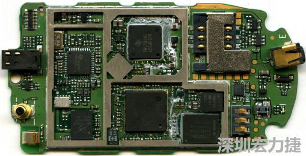 在射頻、核心處理器、高速記憶體等高頻元件區(qū)塊，可使用金屬屏蔽方式改善產(chǎn)品EMI影響問題。