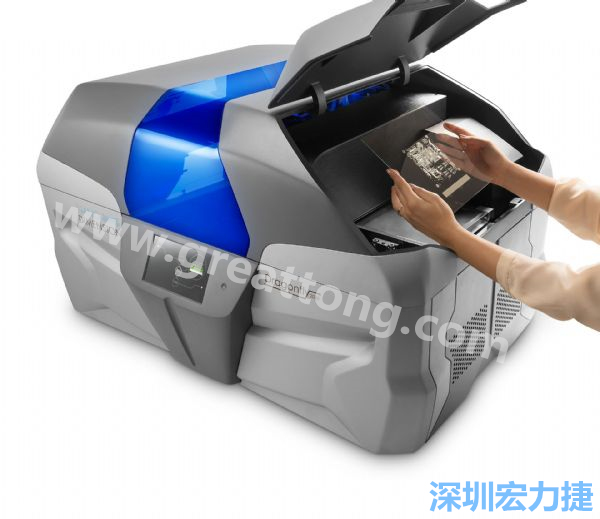 利用3D列印機(jī)器可制造多層板。