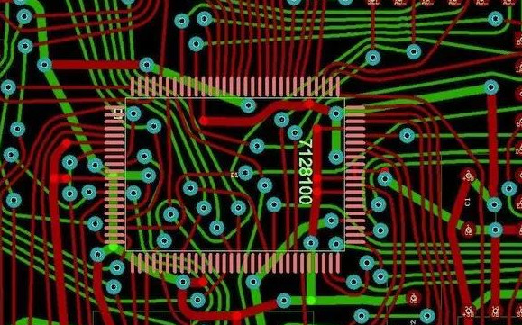 底圖：同樣的設(shè)計但采用了任意角度的布線。