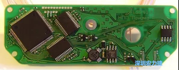 圖5：帶旋轉(zhuǎn)芯片功能的任意角度布線是給這種電路板布線的唯一方法。