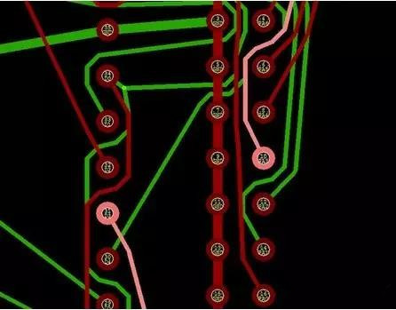 通過自動優(yōu)化導線形狀消除導線打彎(用線段近似弧線只是為了顯示沒有弧線的任何角度例子)。